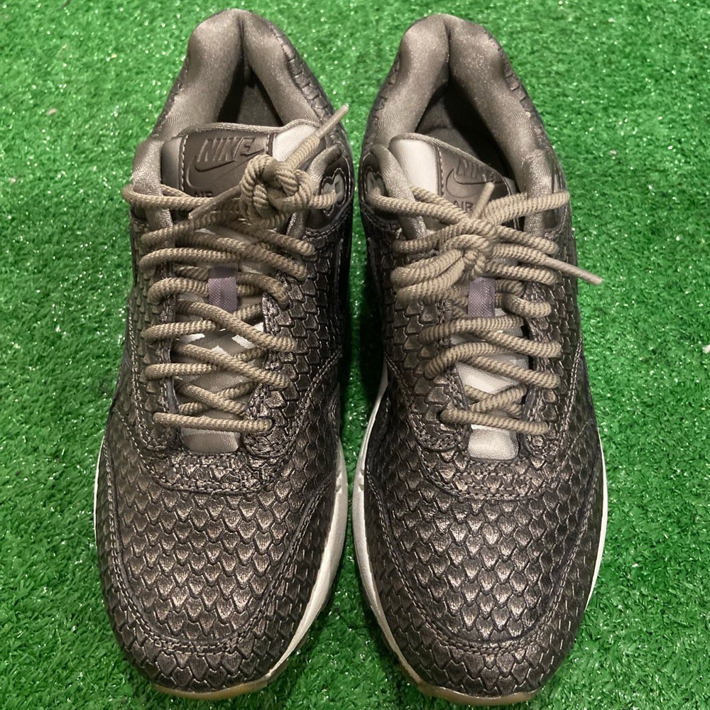 Nike Air Max Textured Sneakers - Gray
